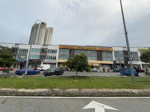 a large building with cars parked in a parking lot at Alisha Homestay at Residensi KLIA near KLIA AIRPORT,SEPANG CIRCUIT,USIM,BANDAR ENSTEK in Nilai