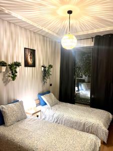 Ένα ή περισσότερα κρεβάτια σε δωμάτιο στο Sea view apartment +19 φωτογραφίες