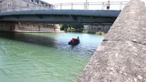 Widok na rzekę nieopodal tego domu wakacyjnego