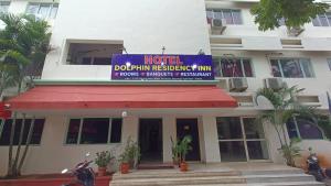 Η πρόσοψη ή η είσοδος του Dolphin Residency Inn