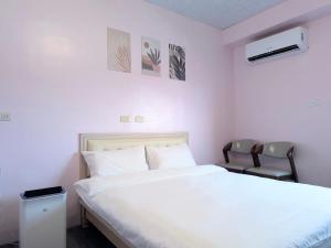 A bed or beds in a room at A-Lang Homestay