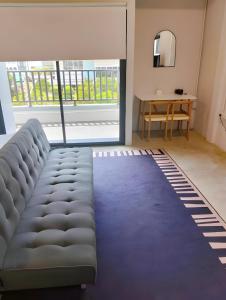 Χώρος καθιστικού στο Yellow Place Sukhumvit Soi 2 -เยลโล เพลส สุขุมวิทซอย 2