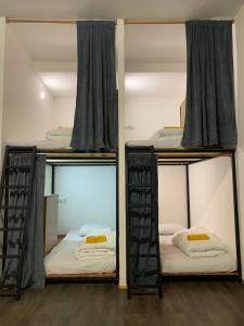 Postel nebo postele na pokoji v ubytování Spanglish Hostel Benidorm
