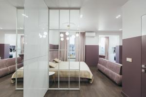 a bedroom with a bed and a living room at ATLANT luxury Premium apartments ТЦ ДЕПОТ in Chernivtsi