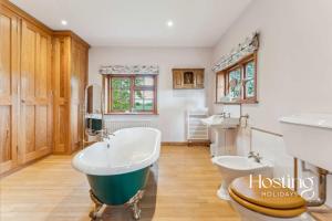 Vannituba majutusasutuses Carpenter's Cottage - Tranquil Countryside Escape