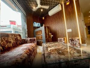 Khu vực ghế ngồi tại Hotel kanisha stay +27 ảnh