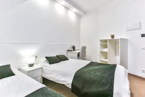 Posteľ alebo postele v izbe v ubytovaní Laramond Barcelona Rooms