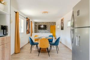 Kuchyňa alebo kuchynka v ubytovaní Appartement La Baule Pornichet Terrasse - Cuisine - Calme - Wifi - Parking Gratuit