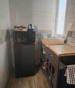Kuchyň nebo kuchyňský kout v ubytování Chambres d'hôtes au temps des cerises