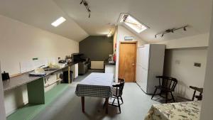 Kuchyň nebo kuchyňský kout v ubytování Scorrabrae Orphir Mainland Orkney South Shore Retreat + 155 fotografií