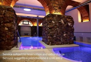 Bazén v ubytování Hotel La Margherita & SPA nebo v jeho okolí
