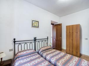 A bed or beds in a room at Lovely Apartment in Citerna with Swimming Pool
