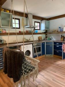a kitchen with a swing in the middle of a room at Ferienhaus Feuer Wasser Luft Erde in Dobbrikow