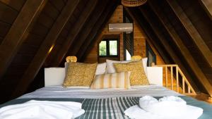 Giường trong phòng chung tại Sapolto Villas Faralya +29 ảnh