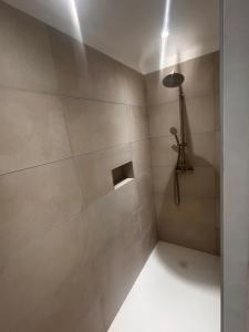 Ένα μπάνιο στο Appartement vue mer Volpaghja 02 +39 φωτογραφίες