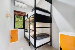Postel nebo postele na pokoji v ubytování Chill Inn Samui Hostel and Restaurant