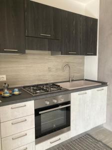 a kitchen with a stove and a sink at La Casa di PAT in Campobasso