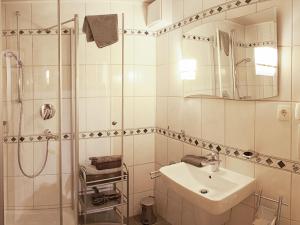 Bilik mandi di Ferienwohnung Reiff +25 gambar