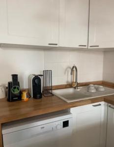 Nhà bếp/bếp nhỏ tại Maisonnette centre Béziers +2 ảnh