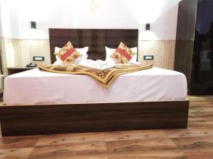 Postel nebo postele na pokoji v ubytování Veshnavi Paradise Hotel Restaurant