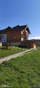 Το κτήριο όπου στεγάζεται  το διαμέρισμα