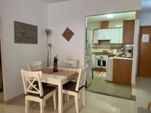 Kuchyňa alebo kuchynka v ubytovaní Apartamento Cala de Nerja II