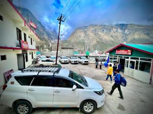 Pemandangan gunung umum atau pemandangan gunung yang diambil dari hotel