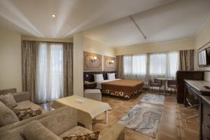 TV a/nebo společenská místnost v ubytování Kanzy Hotel Cairo