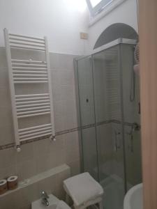 Um banheiro em Hotel La Perla