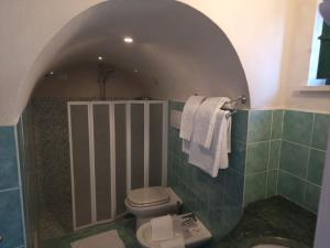 Um banheiro em Hotel La Perla