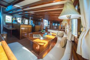 a living room with a table in a boat at Charming Cabin on MSY Alisa Week Long Island Hopping Adventure Through Dalmatian Coastal Gems in Split