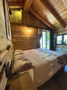 Postel nebo postele na pokoji v ubytování HIBOU Chambres - Cogne