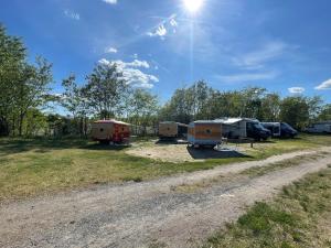 a group of rvs parked in a field at Cabrio-Wohnwagen in Brandenburg an der Havel