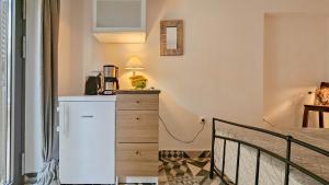Dapur atau dapur kecil di Room Carla +7 gambar