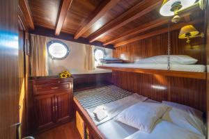 Φωτογραφία από το άλμπουμ του Charming Cabin on MSY Alisa Week Long Island Hopping Adventure Through Dalmatian Coastal Gems στο Σπλιτ
