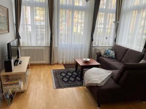 TV a/nebo společenská místnost v ubytování Schöne Ferienwohnung in Seebad Bansin 200m vom Strand (Heringsdorf, Kaiserbäder, Usedom)