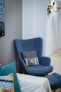 A seating area at Fully renovated flat close to Uni & hospitals