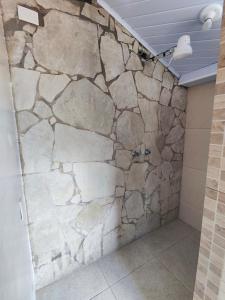 a stone wall in a shower in a bathroom at Pousada Acayaca in Diamantina +244 photos