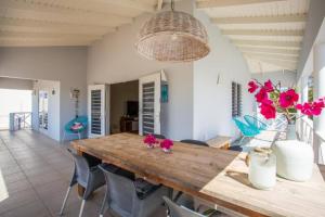 Fotografie z fotogalerie ubytování Beautiful & Spacious Villa with view in Jan Thiel v destinaci Jan Thiel