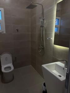 Koupelna v ubytování منزل لافيدا La Vida Home