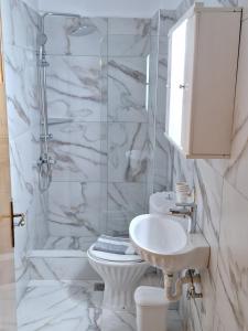 A bathroom at 85 sqm Apartments New Panorama ELECTRIC CAR ΦΩΡΤΗΣΗΣ STATION Még 37 kép