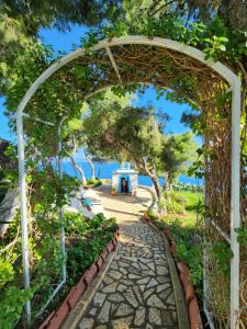 A garden outside 85 sqm Apartments New Panorama ELECTRIC CAR ΦΩΡΤΗΣΗΣ STATION
