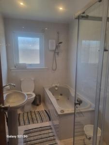 Koupelna v ubytování Serene Family Home and Gardens