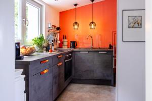 Køkken eller tekøkken på Wohnung im Grünen cottage33 + 9 billeder