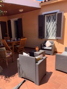 A seating area at Casa MìMì