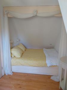 a bed with a canopy in a room at Cottage Bergen NH in Bergen