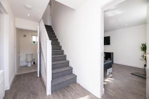 Fotografie z fotogalerie ubytování 4BR New Build - Near Ferry Port - Great for Groups v destinaci Holyhead