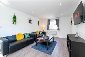 Posezení v ubytování 4BR New Build - Near Ferry Port - Great for Groups