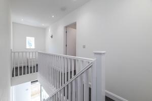 Fotografie z fotogalerie ubytování 4BR New Build - Near Ferry Port - Great for Groups v destinaci Holyhead