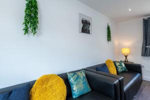 Posezení v ubytování 4BR New Build - Near Ferry Port - Great for Groups